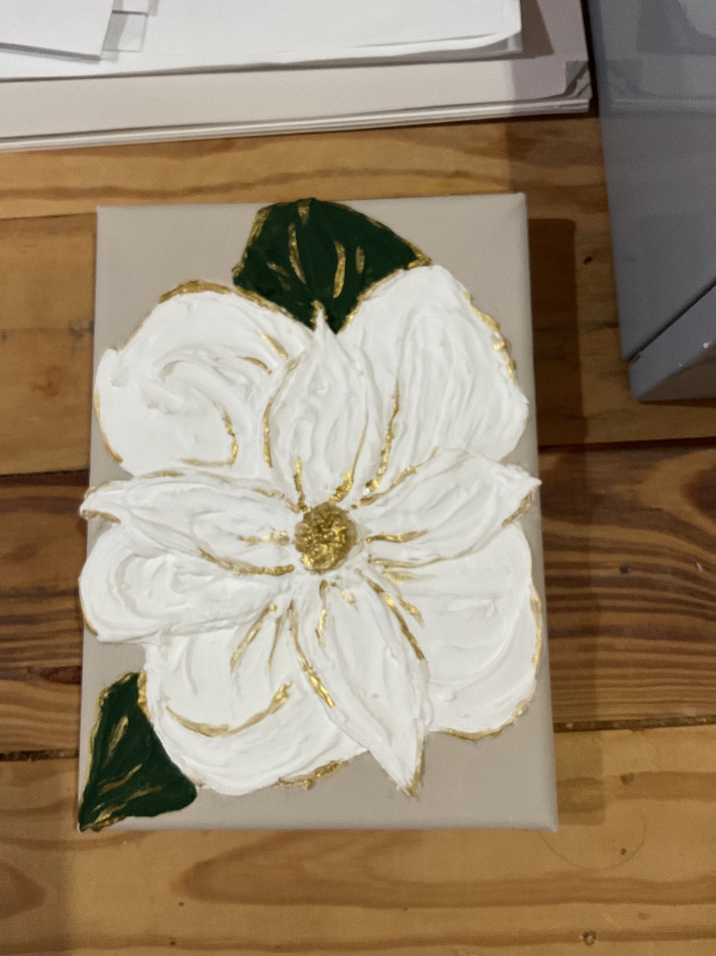 Magnolia Art, Grey